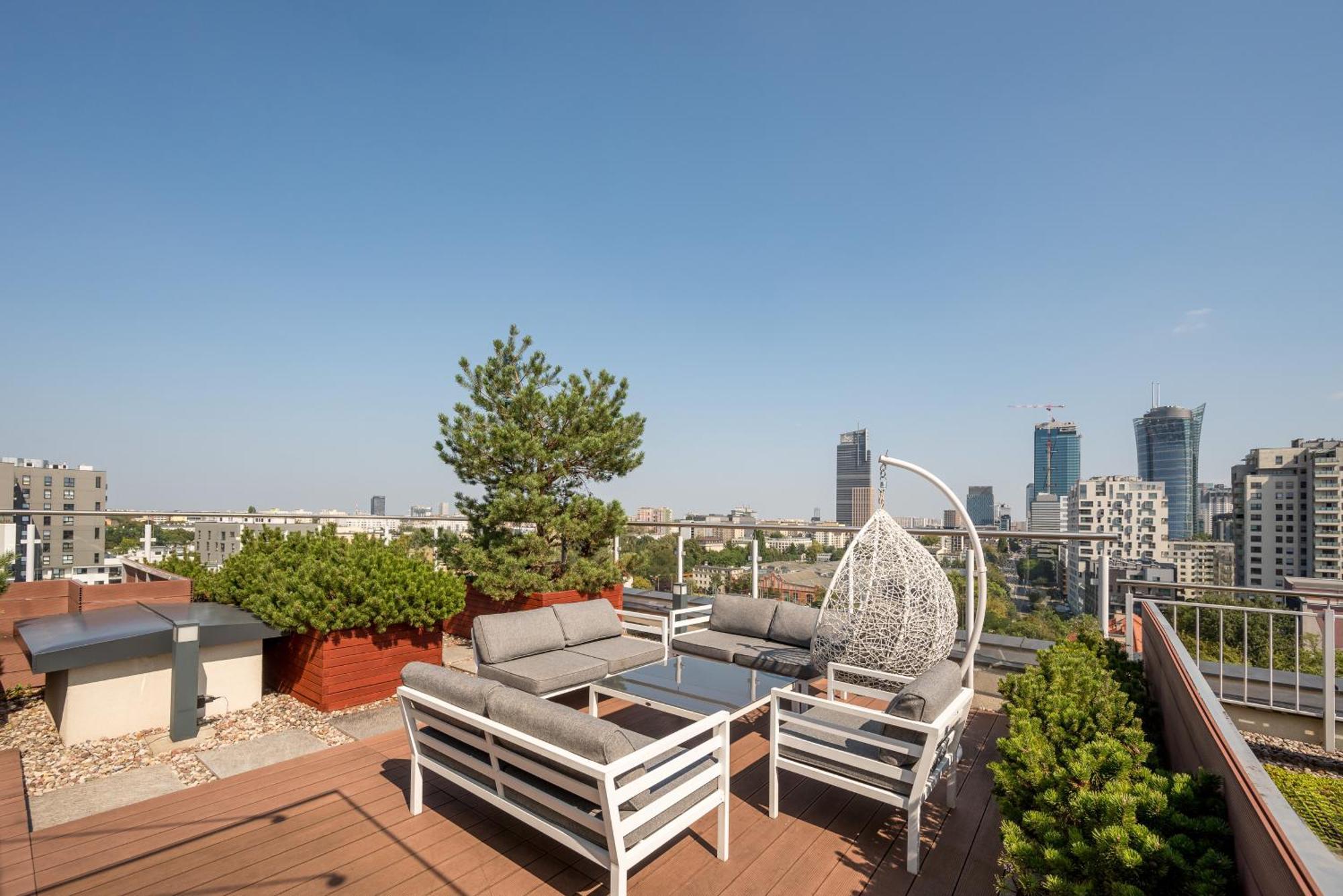 Luxury 2-bedroom Penthouse Skyline 15m Terrace, Garage, Gym, Rooftop & Only 500 M To Metro Apartment Warsaw
