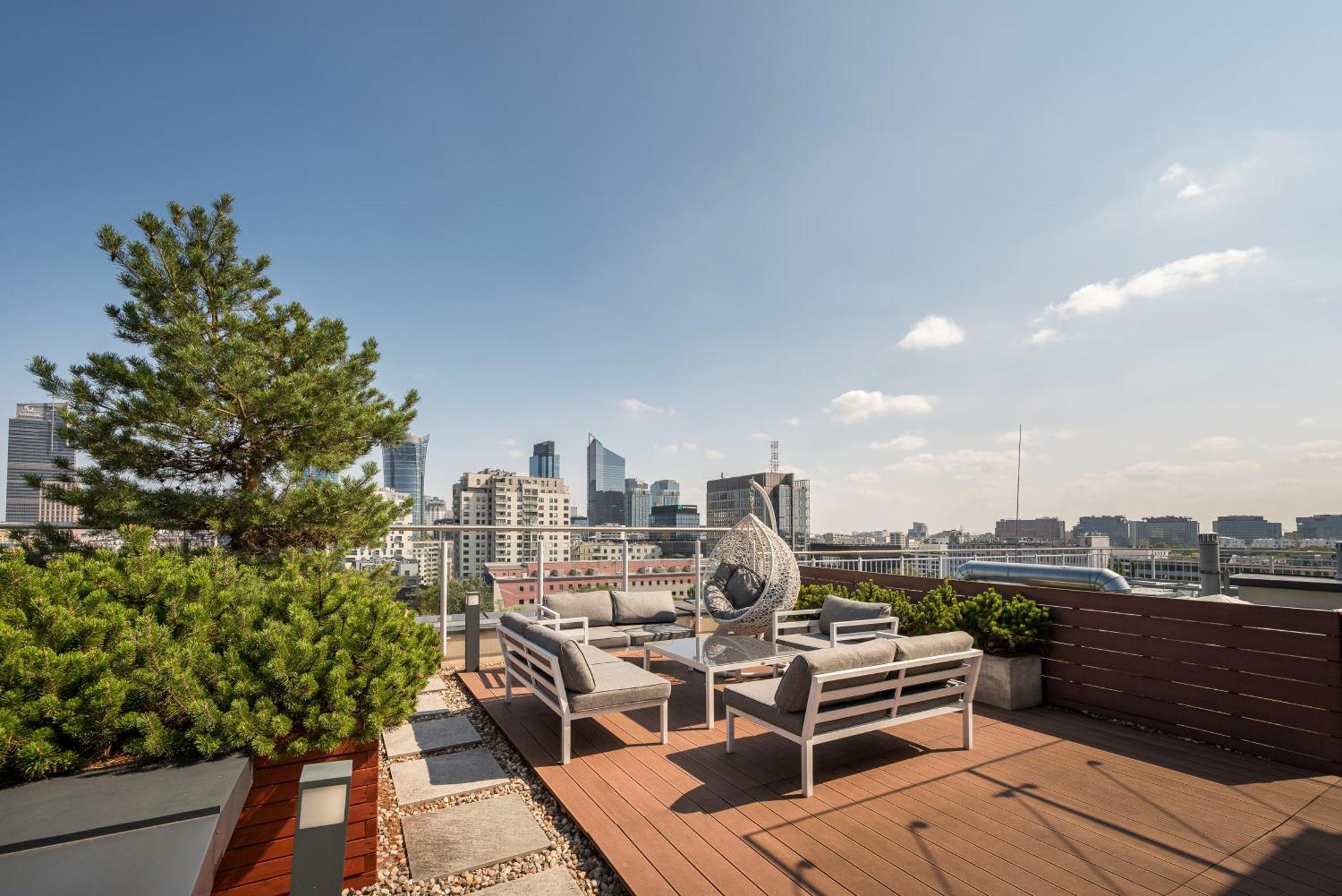 Luxury 2-bedroom Penthouse Skyline 15m Terrace, Garage, Gym, Rooftop & Only 500 M To Metro Apartment *