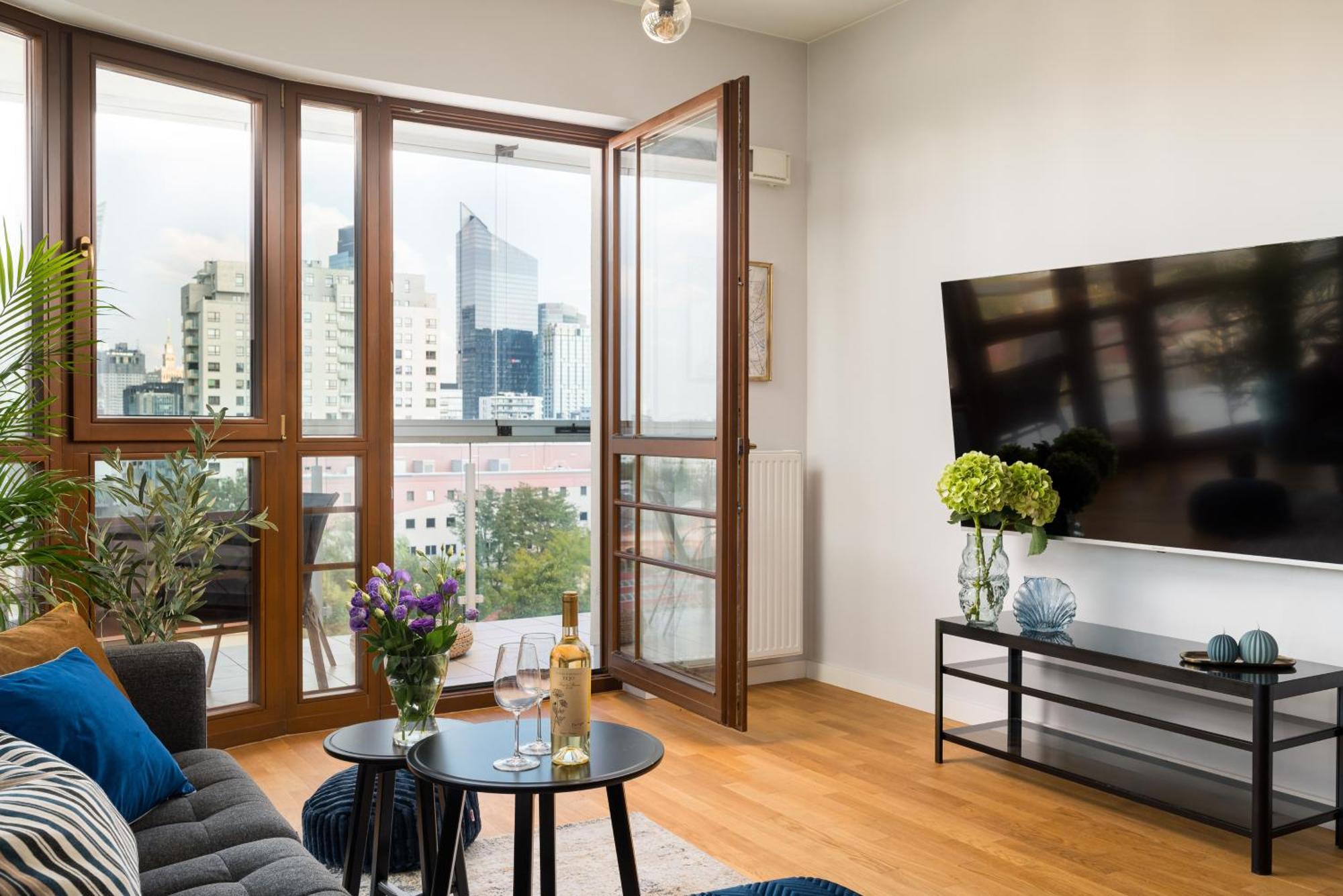 Luxury 2-bedroom Penthouse Skyline 15m Terrace, Garage, Gym, Rooftop & Only 500 M To Metro * Varsavia