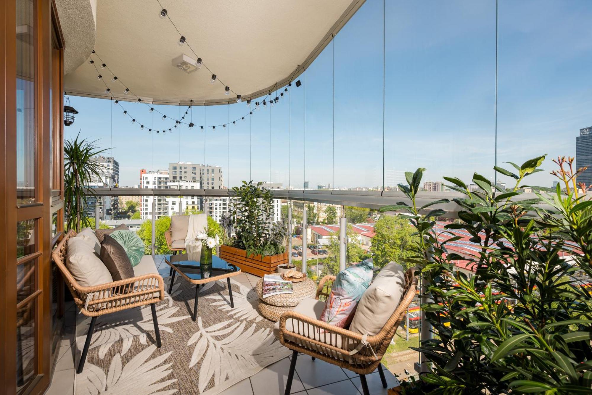 Luxury 2-bedroom Penthouse Skyline 15m Terrace, Garage, Gym, Rooftop & Only 500 M To Metro Apartment